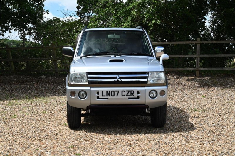 MITSUBISHI PAJERO