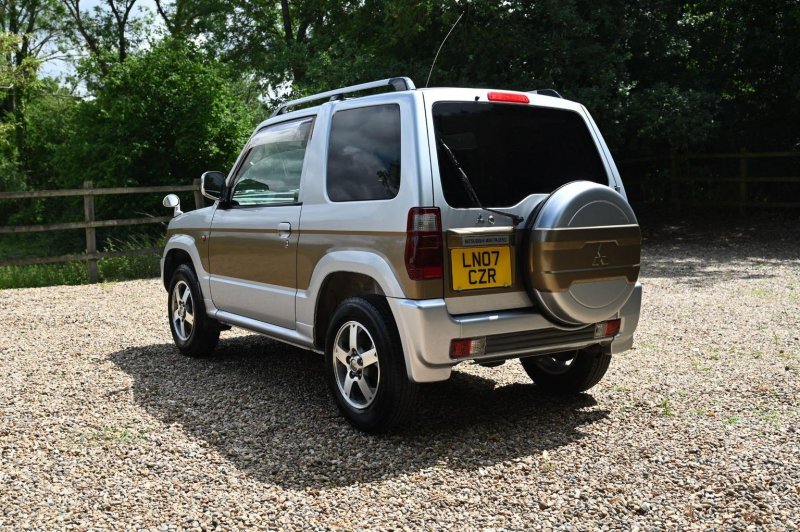 MITSUBISHI PAJERO