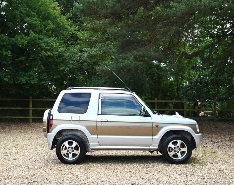 MITSUBISHI PAJERO