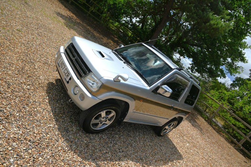 MITSUBISHI PAJERO