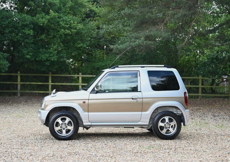 MITSUBISHI PAJERO
