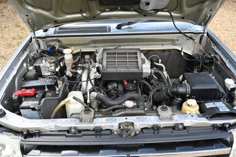 MITSUBISHI PAJERO
