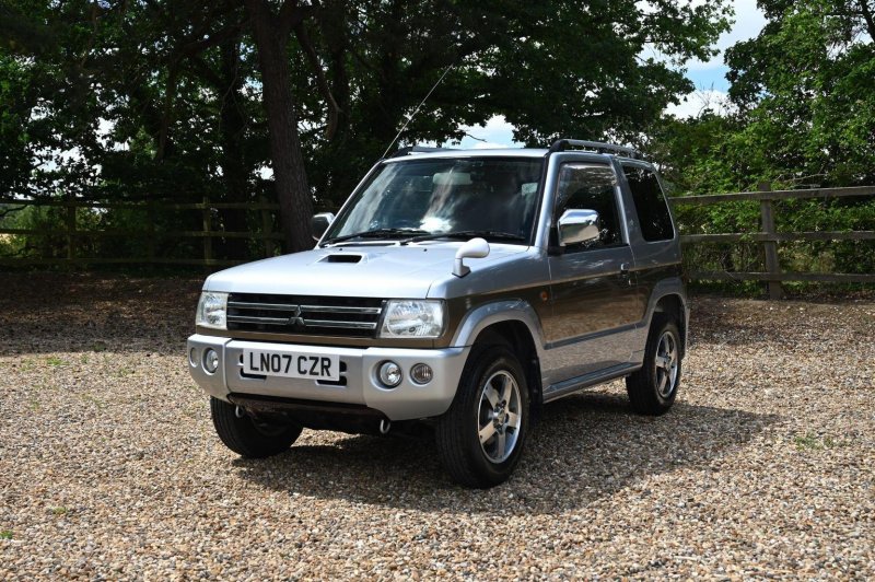 MITSUBISHI PAJERO